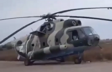 Украинские военные впервые захватили вражеский вертолет Ми-8 - ВИДЕО