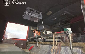 Россияне атаковали спасателей, которые тушили пожар в Запорожской области Россияне атаковали спасателей, которые тушили пожар в Запорожской области