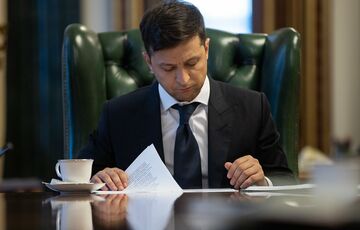 Зеленский объяснил, зачем запретили вещание трех телеканалов Зеленский объяснил, зачем запретили вещание трех телеканалов