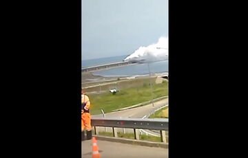 Кримський міст огорнув густий дим, він перекритий: Аксьонов заявив про навчання (відео)