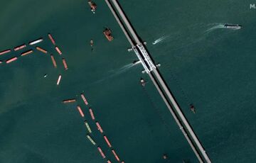 Россия устанавливает новые заграждения и системы ПВО возле Керченского моста