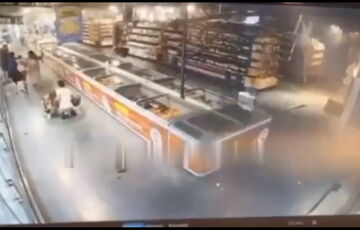 Появилось видео прилета в Умани, снятое внутри АТБ