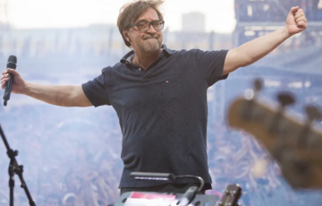 ”Родина - это не ж*па президента”: в России силовики взялись за лидера группы ДДТ после его слов о войне 