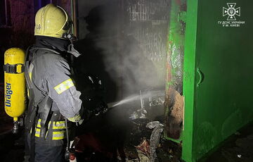 У Києві двоє людей загинули під час пожежі у сміттєзбірнику висотки