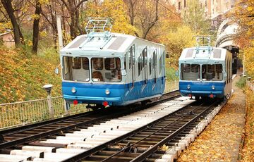 Після обстрілу в Києві є перебої з оплатою проїзду у швидкісному трамваї та фунікулері Після обстрілу в Києві є перебої з оплатою проїзду у швидкісному трамваї та фунікулері