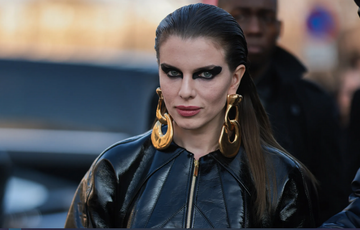 Джулія Фокс прийшла на пляж у купальнику, який ”зник” у воді