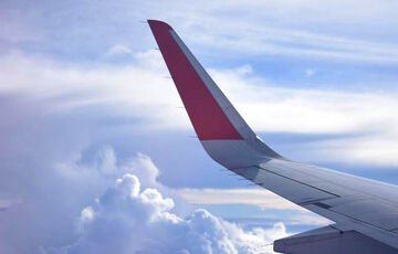 В Лас-Вегасе мужчина пробрался в аэропорт и едва не улетел на крыле самолета, - ВИДЕО  В Лас-Вегасе мужчина пробрался в аэропорт и едва не улетел на крыле самолета, - ВИДЕО