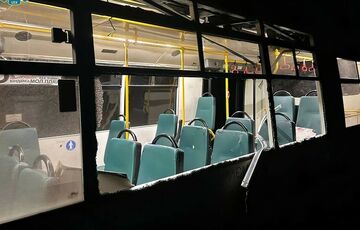 Росіяни обстріляли автобус у Херсоні: серед поранених є діти