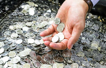 Нові гроші в Україні: НБУ запускає в обіг мільйон монет по 10 гривень (фото)