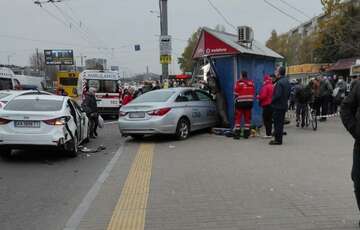 Смертельная авария в Киеве: стало известно, почему таксист влетел в остановку