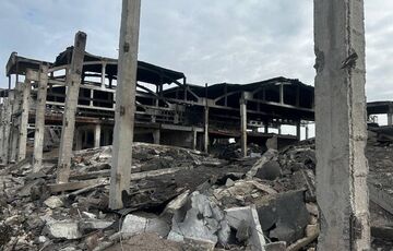 Росіяни прицільно вдарили по ангару з зерном на Харківщині Росіяни прицільно вдарили по ангару з зерном на Харківщині