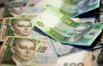 Владельцы депозитов в гривнах заработали за год в 2 раза больше валютных вкладчиков