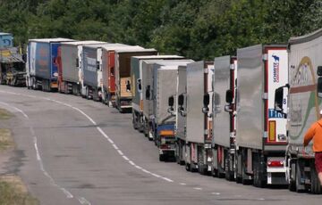 Через страйк польських перевізників на кордоні застрягли сотні вантажівок