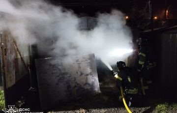 В Запорожье спасатели ликвидировали последствия ночных обстрелов: фото В Запорожье спасатели ликвидировали последствия ночных обстрелов: фото