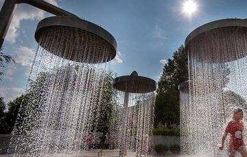 Европу накрыла рекордная жара: люди на улицах теряют сознание 