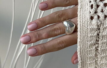 Новий рік 2025: який манікюр буде у тренді