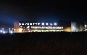 Рыночная стоимость компании Tesla упала ниже $1 триллиона на фоне обвала продаж в Европе