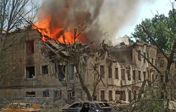 Удар по больнице в Днепре: первые кадры и детали по погибшим