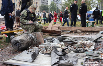 ”Зроблено в Росії”: поліція показала ракету, якою окупанти вдарили по будинку в Харкові