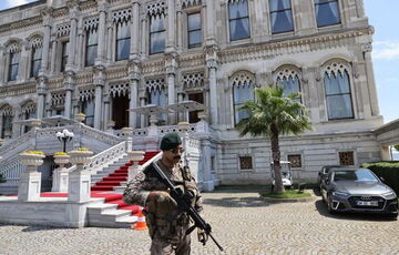 Головна тема - зустріч лідерів: у Туреччині невдовзі розпочнуться переговори України та Росії