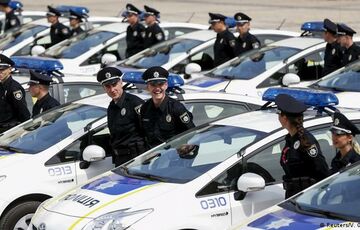 Зайнялися коханням у басейні: у Миколаєві копи потрапили у скандал Зайнялися коханням у басейні: у Миколаєві копи потрапили у скандал
