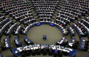 Європарламент схвалив продовження режиму безмитної торгівлі для України