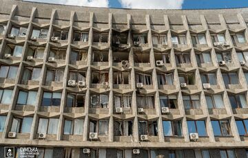 Появились фото последствий российского удара по зданию Сумской ОВА Появились фото последствий российского удара по зданию Сумской ОВА