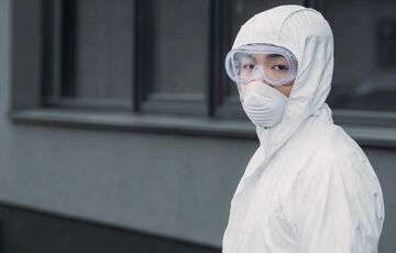 Больницы переполнены: Китаем стремительно распространяется опасный вирус