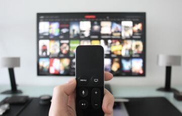 Украинские телеканалы оказались под угрозой санкций из-за языкового закона