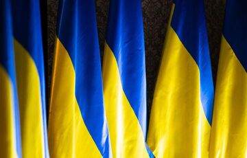Суд Берліна скасував заборону на українські прапори 8 та 9 травня Суд Берліна скасував заборону на українські прапори 8 та 9 травня