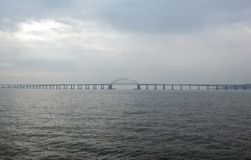 Из-за шторма в Черном море повреждено заграждение россиян у Крымского моста, - ВМС Из-за шторма в Черном море повреждено заграждение россиян у Крымского моста, - ВМС