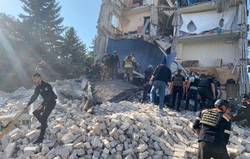 Еще два тела достали из-под завалов в Кривом Роге: фото Еще два тела достали из-под завалов в Кривом Роге: фото