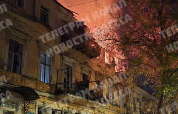 Одесса под массированной атакой дронов: в городе горят дома, поврежден трубопровод теплоснабжения (кадры) Одесса под массированной атакой дронов: в городе горят дома, поврежден трубопровод теплоснабжения (кадры)