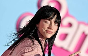 Билли Айлиш призвала голосовать за Камалу Харрис на президентских выборах в США