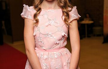 Віра Брежнєва: дочка відомої співачки виклала в мережу відверті фото