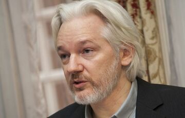 Во время судебного заседания у Ассанжа случился инсульт