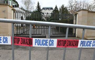 Прага просит партнеров по ЕС и НАТО в знак солидарности с ней высылать российских дипломатов