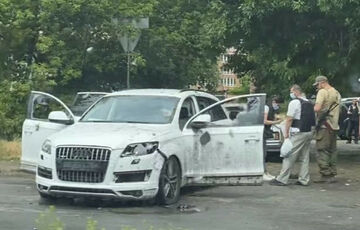 В Херсоне взорвали автомобиль с одним из ключевых предателей В Херсоне взорвали автомобиль с одним из ключевых предателей