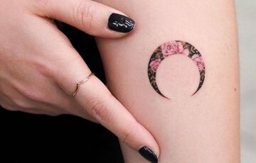 Особая примета: кто из известных людей украсил тело татуировкой