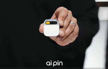 Бывшие сотрудники Apple показали гаджет на замену смартфону: экраном будет ладонь Бывшие сотрудники Apple показали гаджет на замену смартфону: экраном будет ладонь