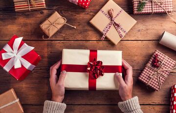 Як красиво запакувати подарунок: прості способи