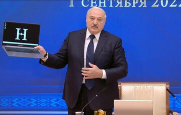 Лукашенко посмешил ”первым белорусским компьютером”: белорусского там только 12%