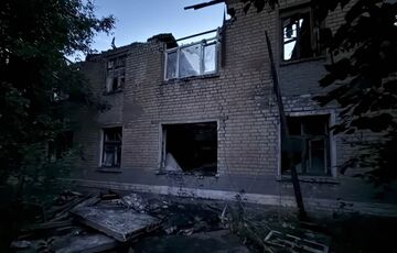 Росіяни вдарили по житловому будинку в Новодонецькому Росіяни вдарили по житловому будинку в Новодонецькому
