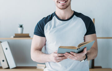 Студенты больше не могут выехать за границу в период военного положения