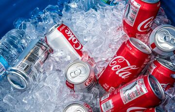 Coca-Cola массово убирают с полок магазинов в Европе из-за высокого уровня хлората в составе