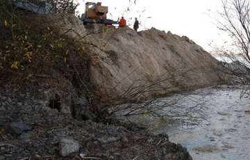 В России осыпали дорогу человеческими останками