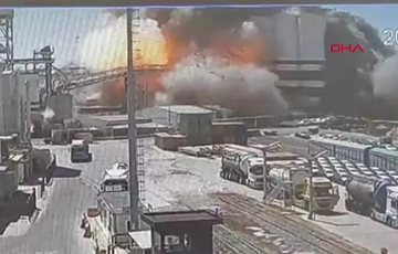 Власти назвали слабой версию диверсии в турецком порту