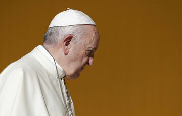 Папа Римский перенес операцию: в Ватикане рассказали о его состоянии