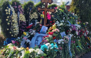 В России торгуют землей с могилы Навального: фото