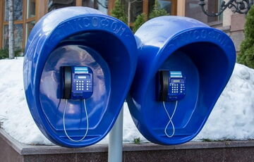 В России на фоне массовых отключений интернета предложили возродить таксофоны